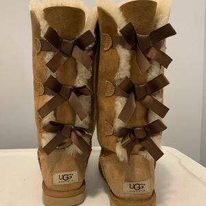 TRIPLE BAILY BOW UGG